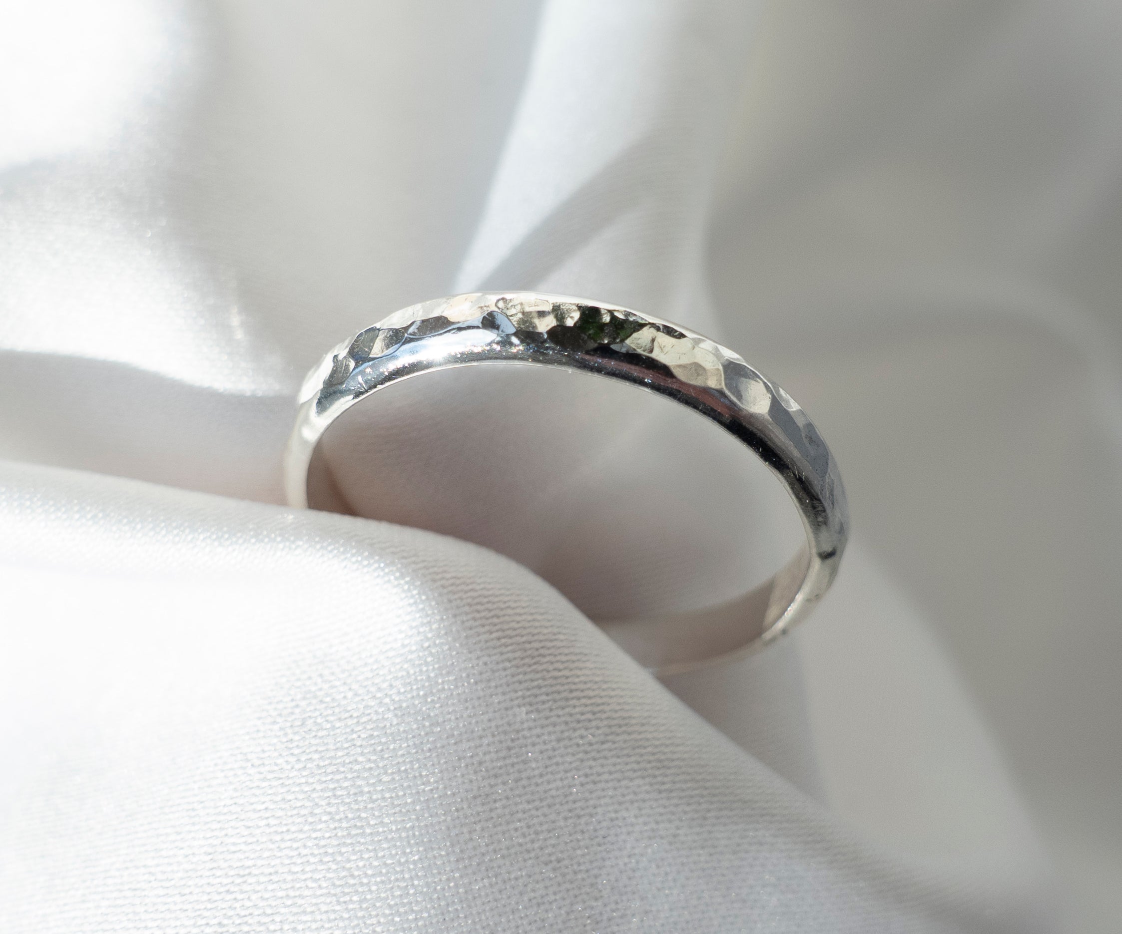 YETTA MEDIUM – gehämmerter Ring