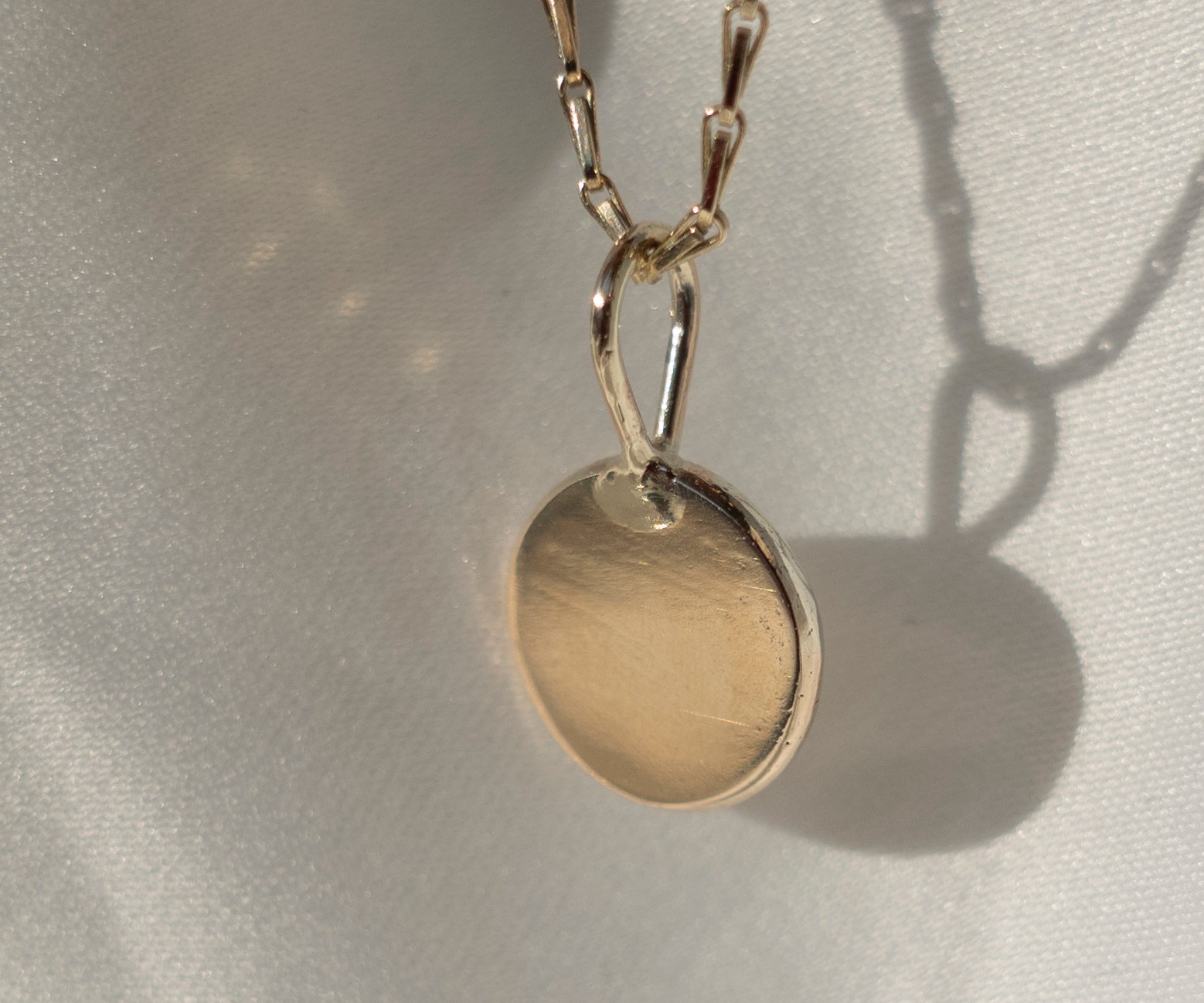 THEIDA – Anhänger aus recyceltem Gold