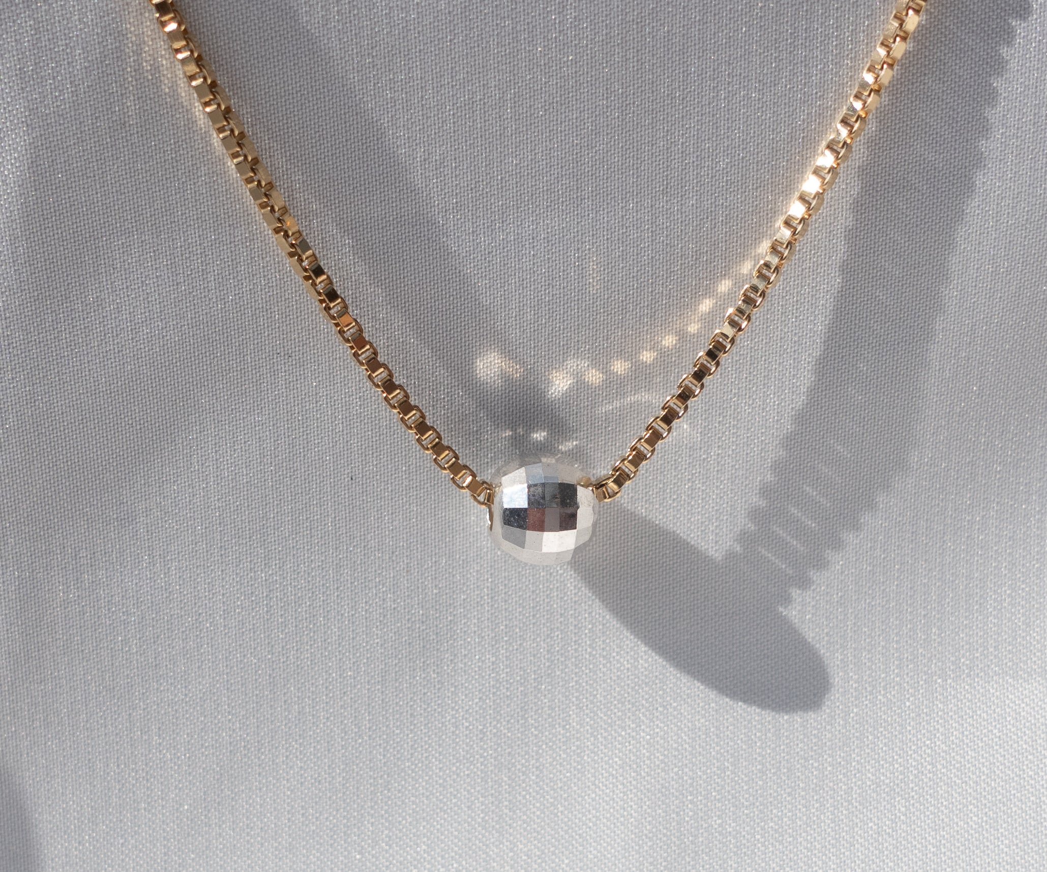 DIONA MAXI – Kette mit großer Discokugel
