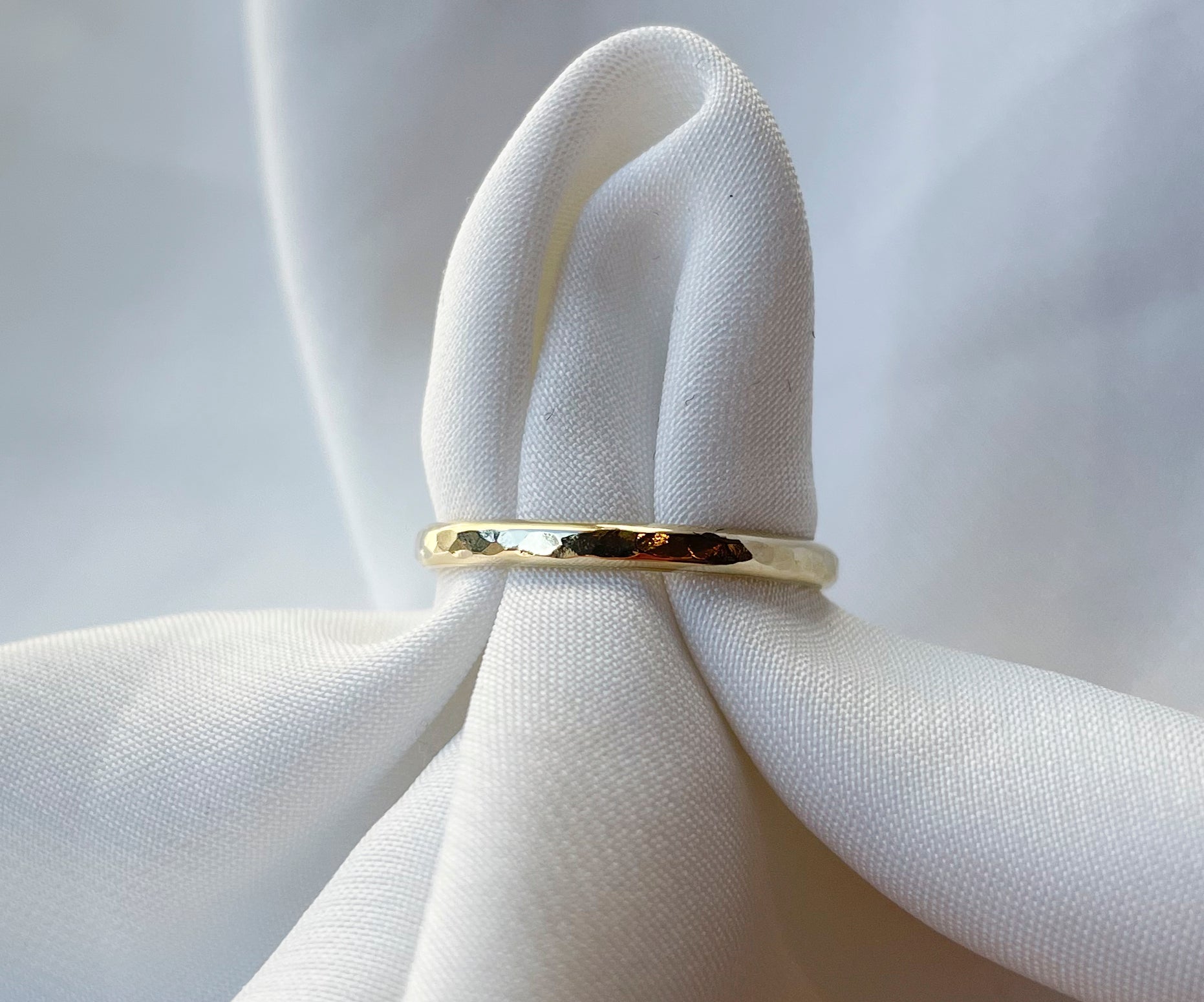 YETTA THIN – gehämmerter Ring