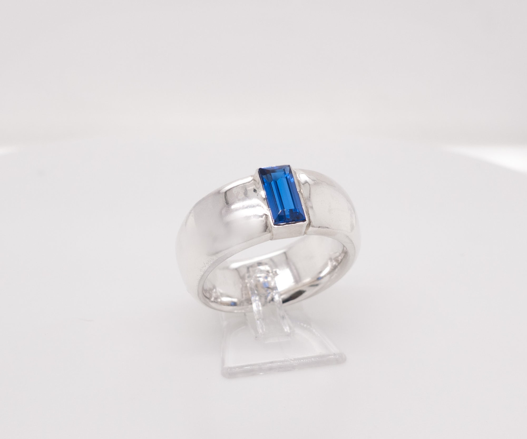 HEDDA – Ring mit blauem Zirkonia