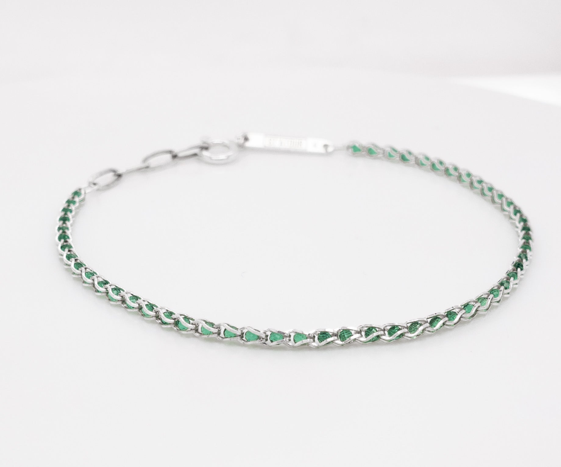 NIKA THIN - Armband mit grünen Steinen