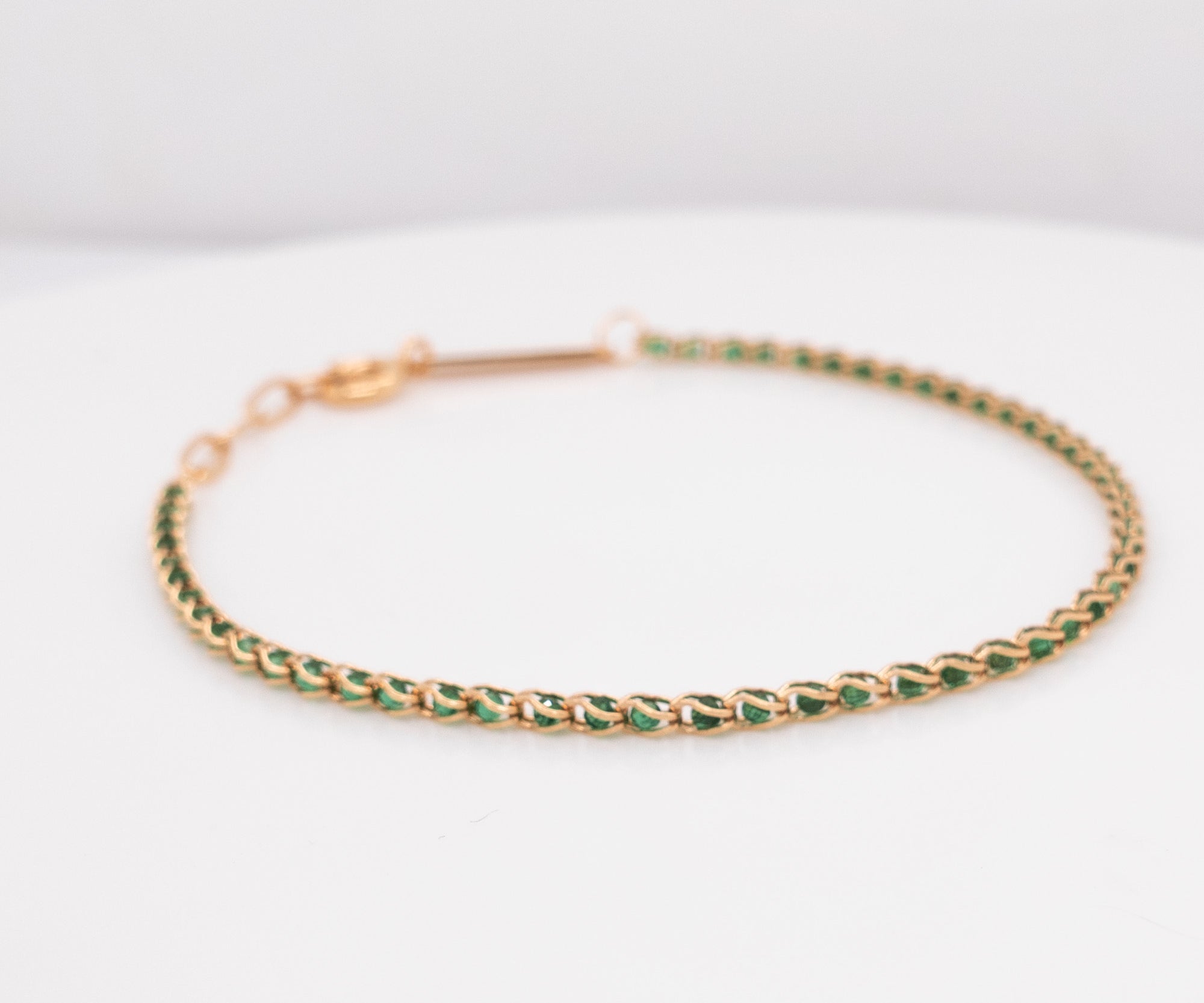 NIKA THIN - Armband mit grünen Steinen
