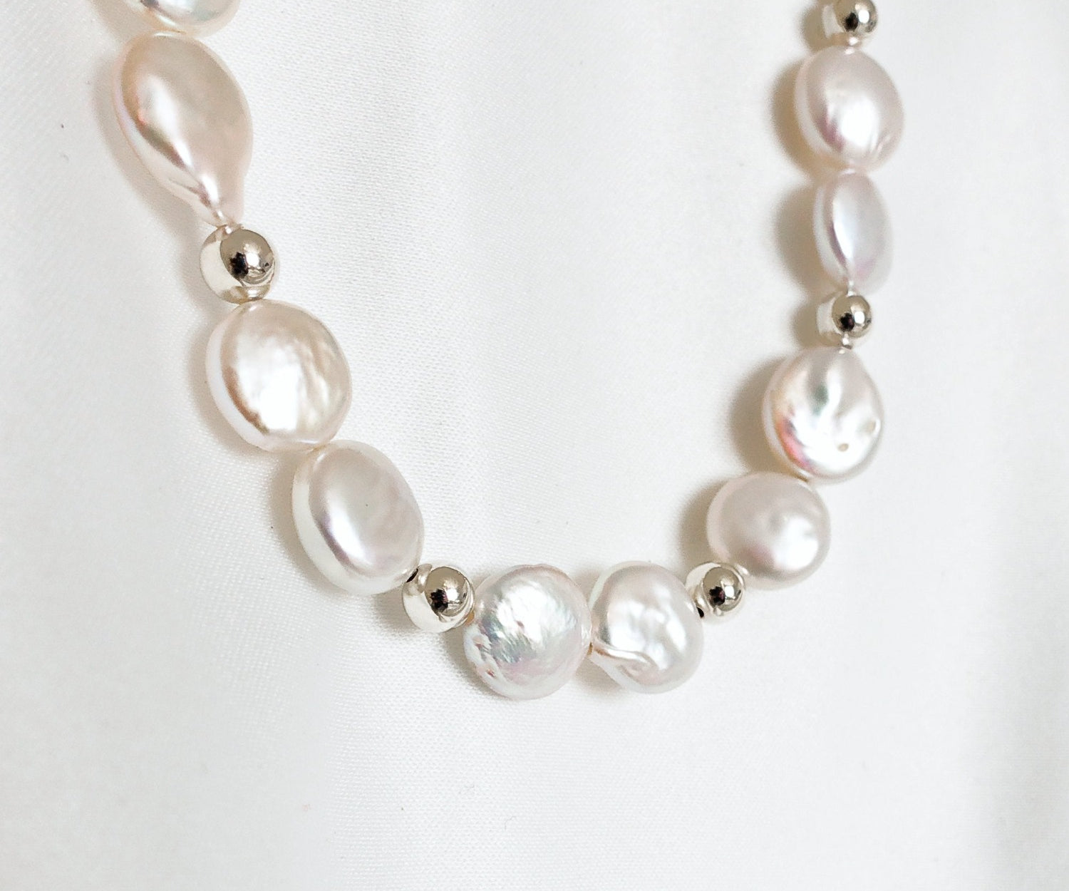 AURORA – Halsband mit Perlen